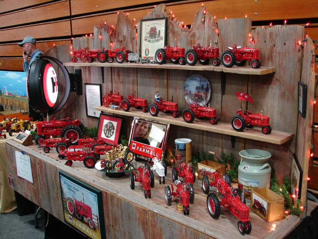 LOTS of Pictures from the 09 Ripon WI Toy Show Toy Farmin' LLC